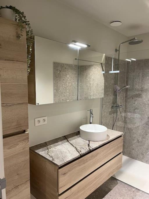 Surmont 52 Apartment Ieper Bagian luar foto